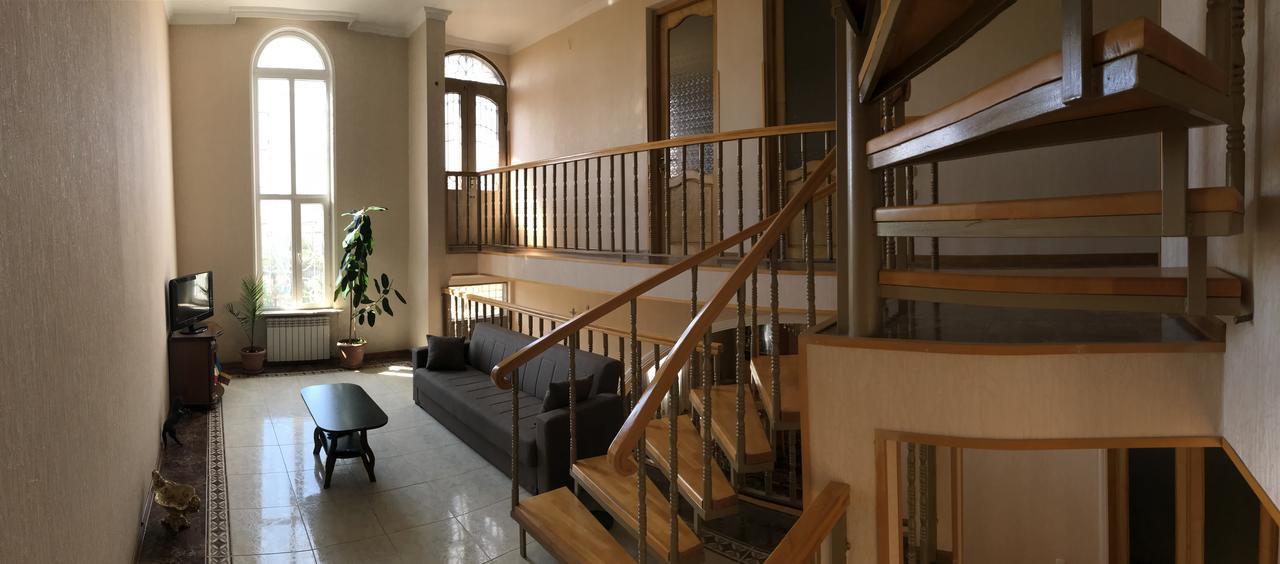 Bajo Guest House Kutaisi Eksteriør bilde