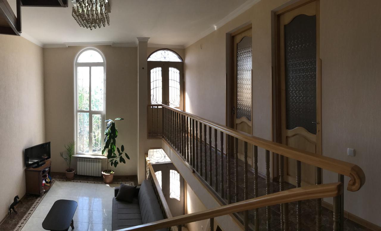 Bajo Guest House Kutaisi Eksteriør bilde