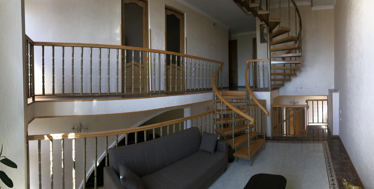 Bajo Guest House Kutaisi Eksteriør bilde
