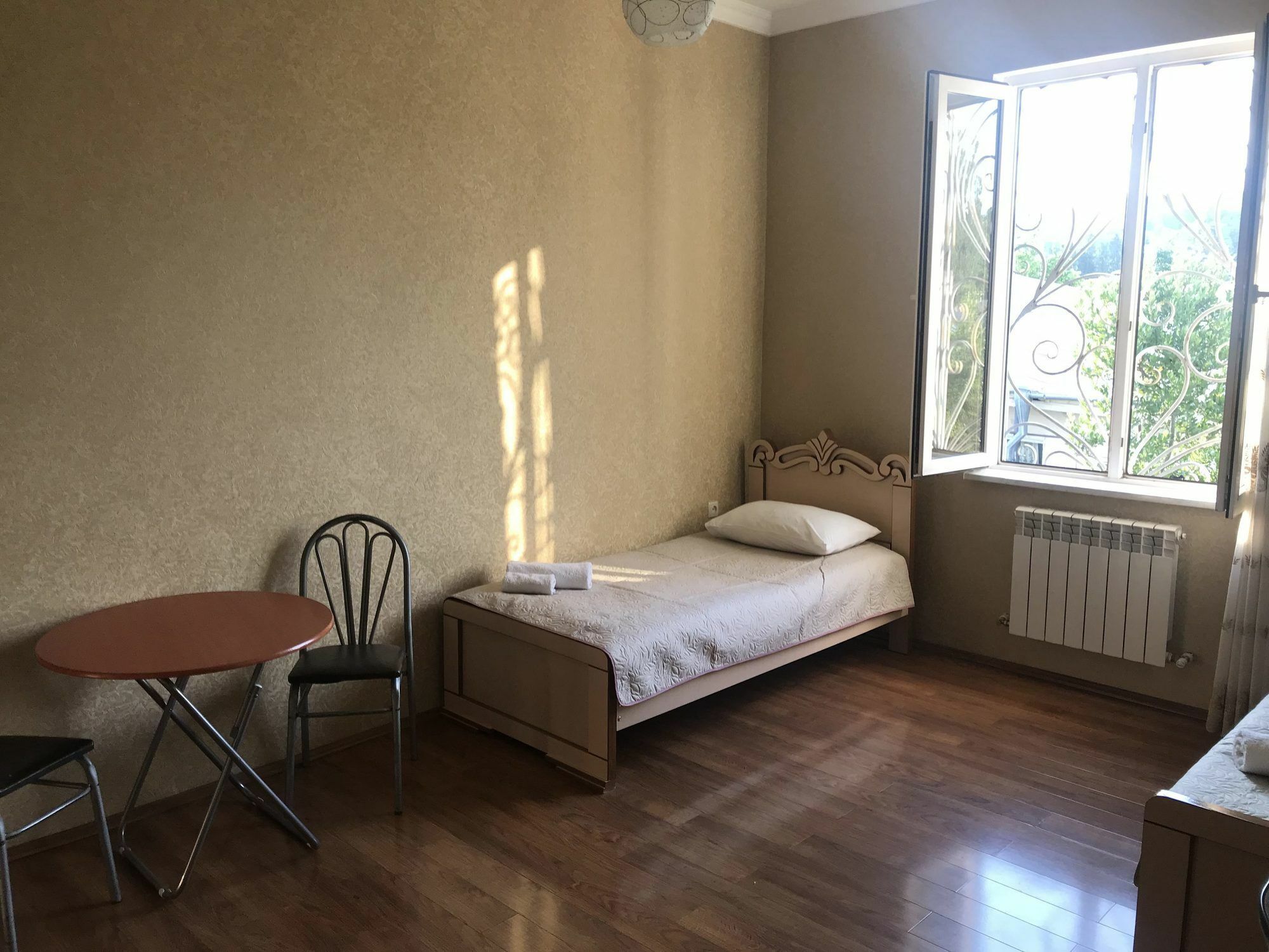 Bajo Guest House Kutaisi Eksteriør bilde